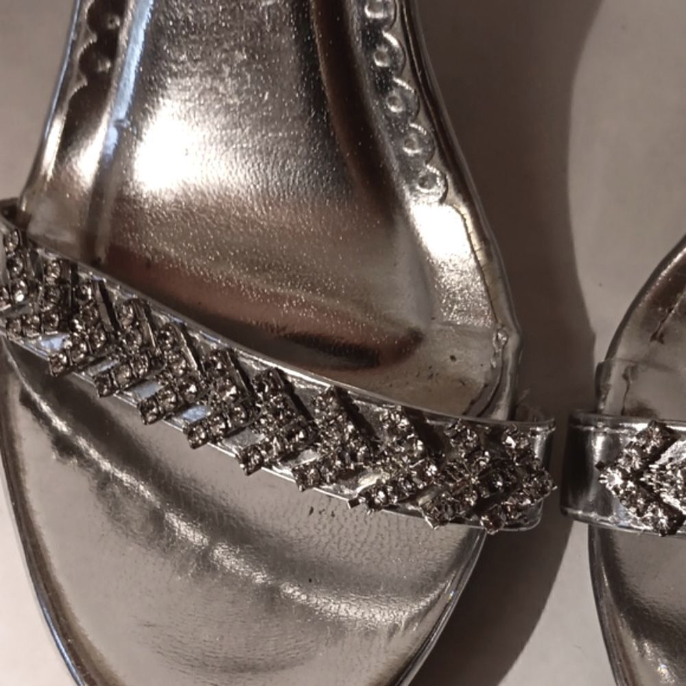 TOP Moda Silver Heels - Picture 3 of 12